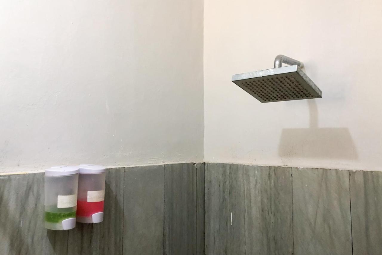 차하야 아드리안 니어 코모도 에어포트 호텔 라부안 바조 외부 사진